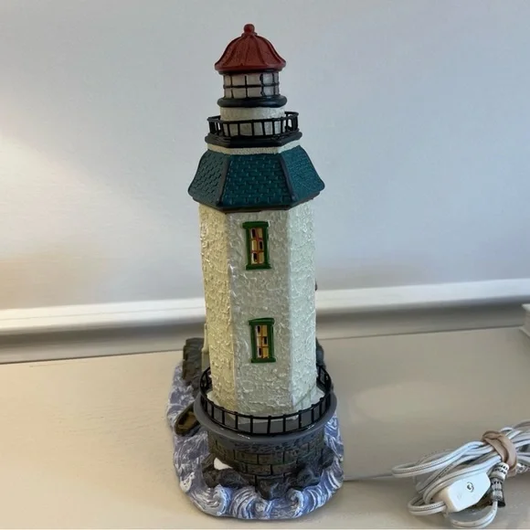 2002 Santa’s Workbench “Knightsbridge Lighthouse” Light-Up Christmas Village - Picture 6 of 13